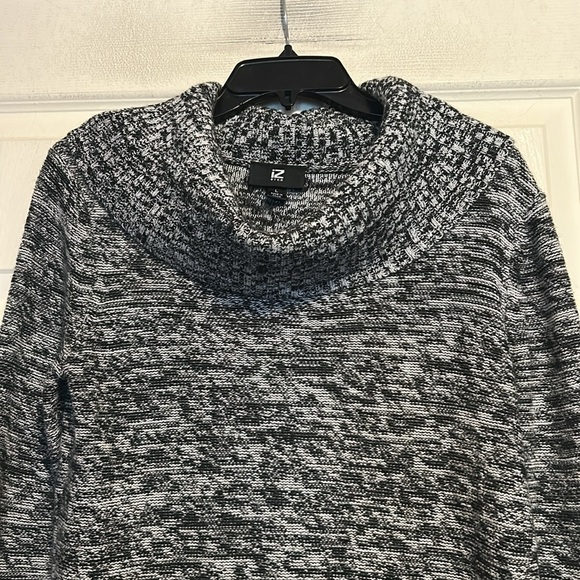 iZ Byer Black and Grey Cowl Neck Tunic Length Sweater Size Large - Picture 2 of 8